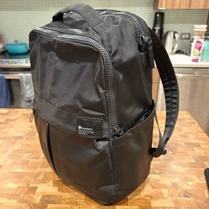 Black Lululemon Everyday Backpack 2.0 23L